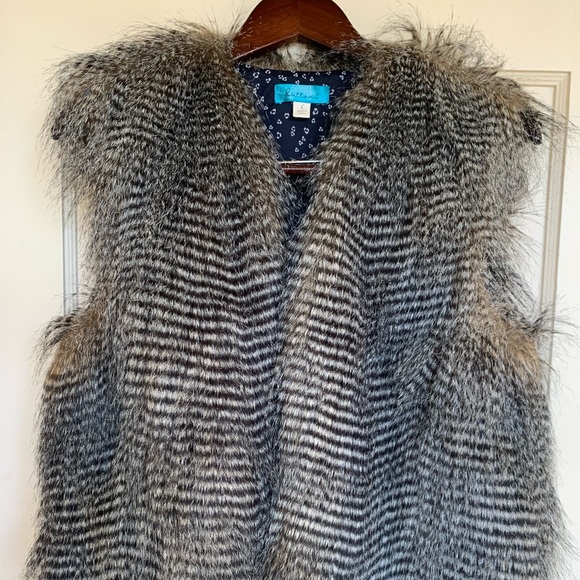Faux Fur Vest. Never worn. Size Large - Picture 1 of 3